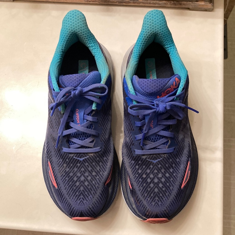 Hoka Clifton 9 women’s shoes size 9.5